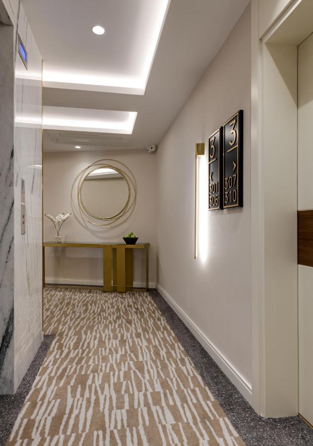 Gleam Collection Hotel Isztambul Kültér fotó A hallway in a private home