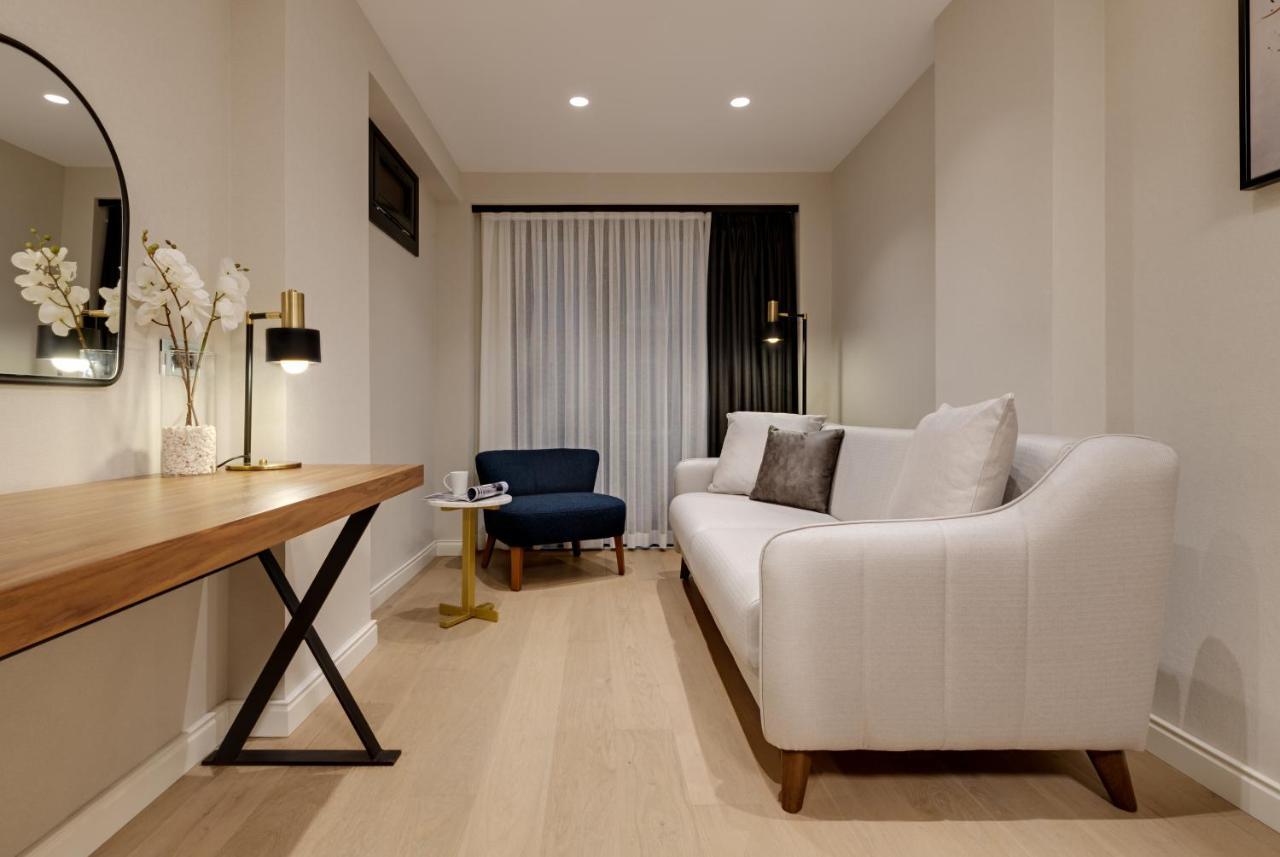Gleam Collection Hotel Isztambul Kültér fotó A living room in a micro apartment