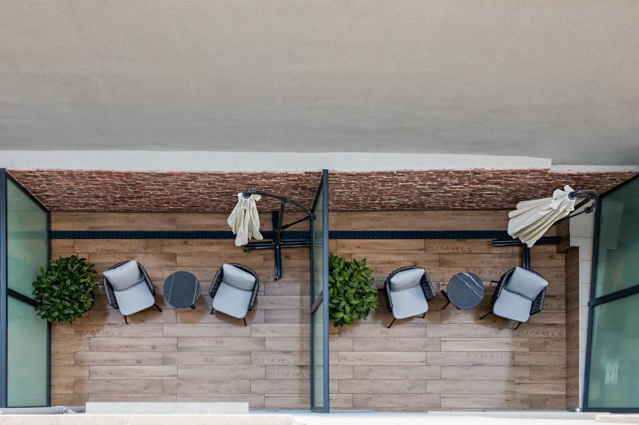 Gleam Collection Hotel Isztambul Kültér fotó The balcony of a suite at the hotel